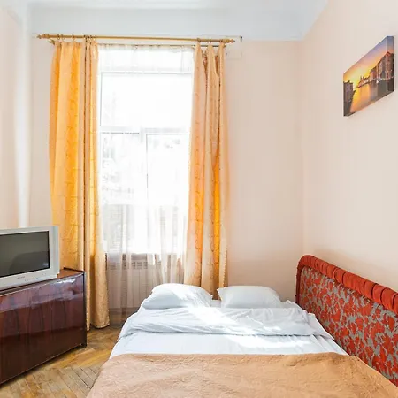 подобово у львові на вулиці щепкіна 5