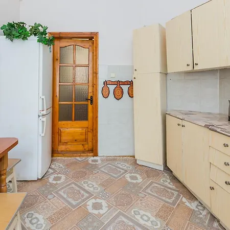 подобово у львові на вулиці щепкіна 5 Apartment