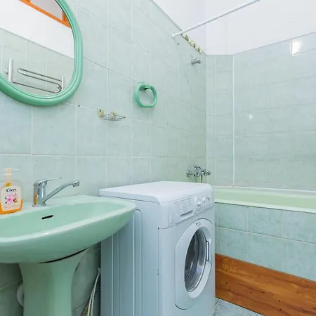 подобово у львові на вулиці щепкіна 5 *