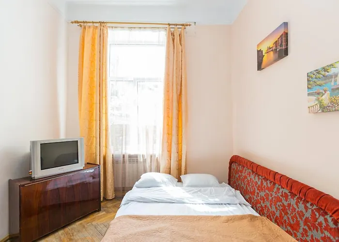 подобово у львові на вулиці щепкіна 5