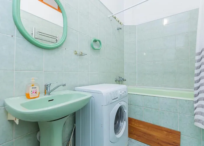 подобово у львові на вулиці щепкіна 5 *