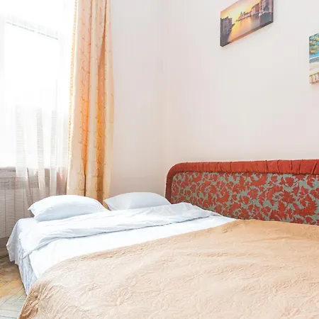 подобово у львові на вулиці щепкіна 5