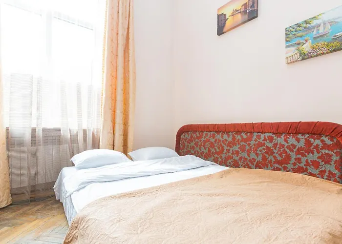 подобово у львові на вулиці щепкіна 5